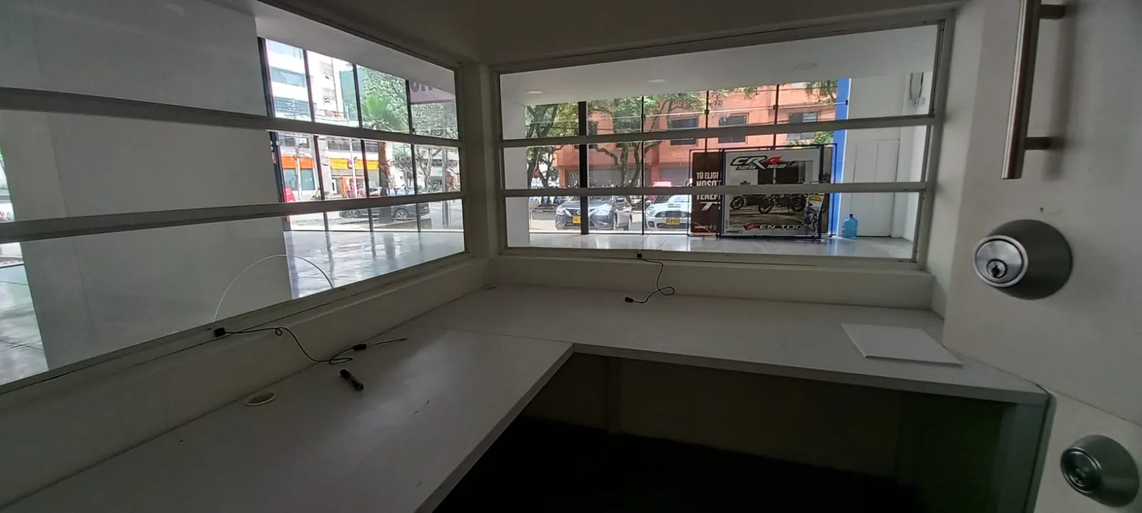 Local en Venta - Cali, Santa Mónica Recidencial Calle 22 Norte, 360,0 m² — CREBI