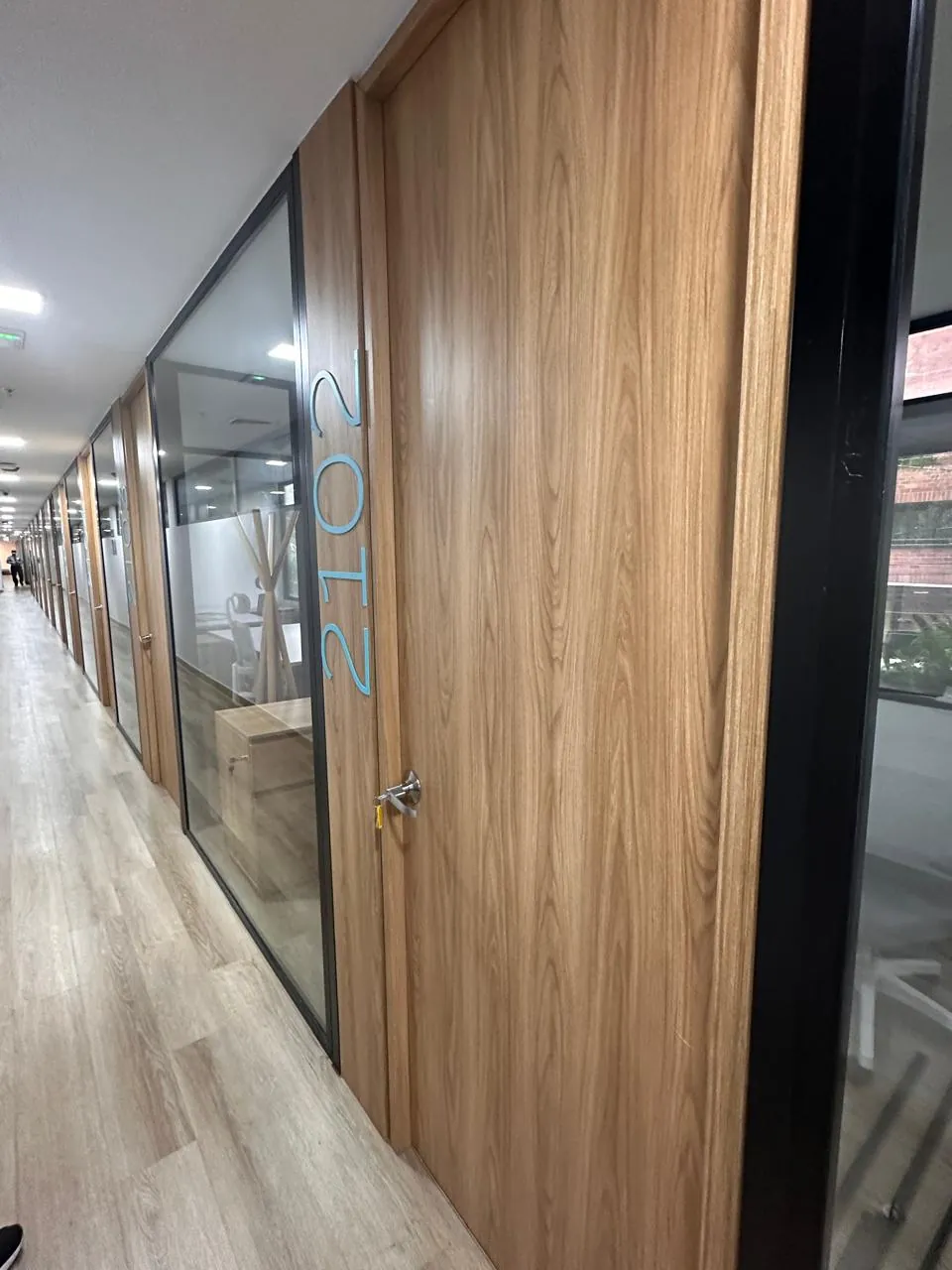Oficina  en Arriendo - Los Colores, Comuna 11 - Laureles-Estadio, Calle 52B, 8,0 m² (foto 6) — CREBI