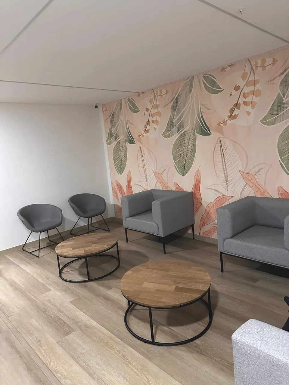 Oficina  en Arriendo - Los Colores, Comuna 11 - Laureles-Estadio, Calle 52B, 8,0 m² (foto 2) — CREBI