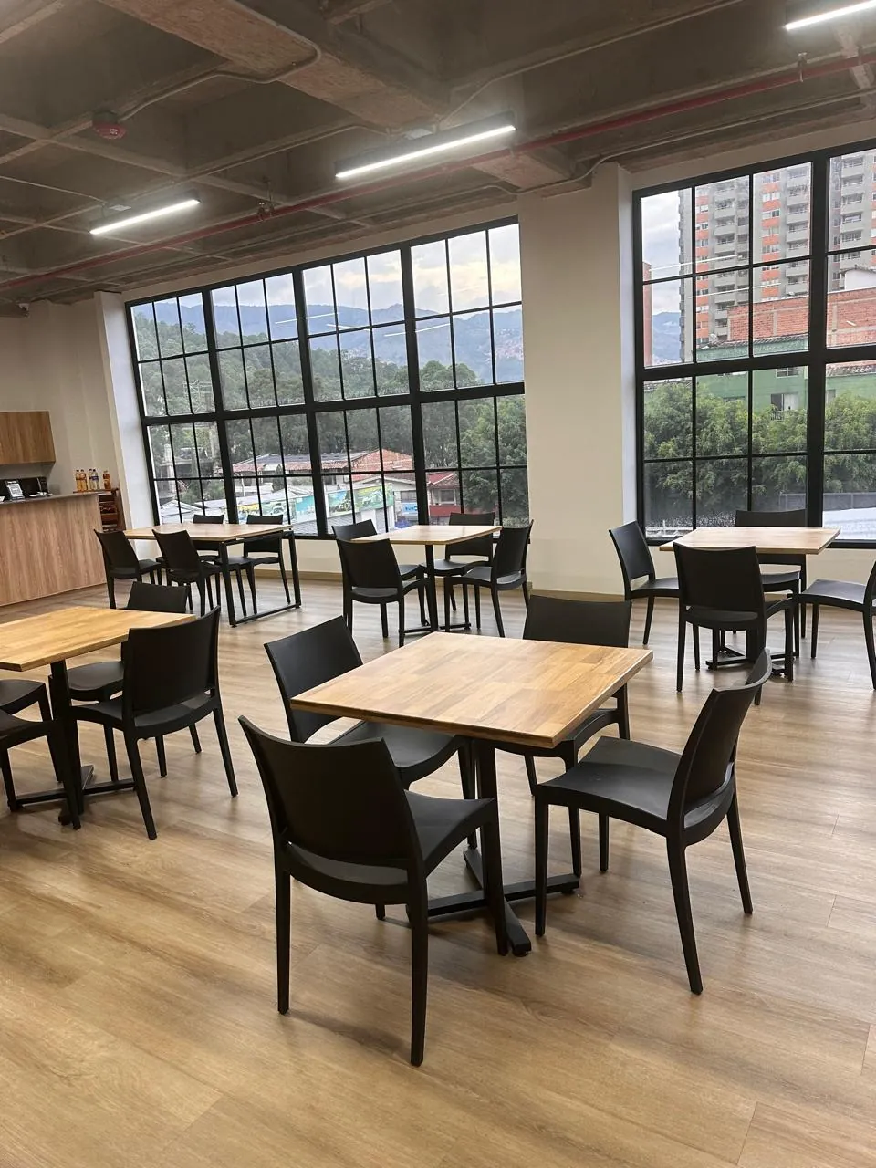 Oficina  en Arriendo - Los Colores, Comuna 11 - Laureles-Estadio, Calle 52B, 8,0 m² (foto 5) — CREBI