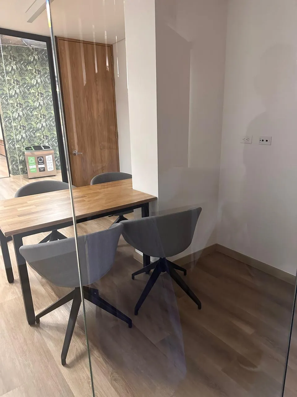 Oficina  en Arriendo - Los Colores, Comuna 11 - Laureles-Estadio, Calle 52B, 8,0 m² (foto 3) — CREBI