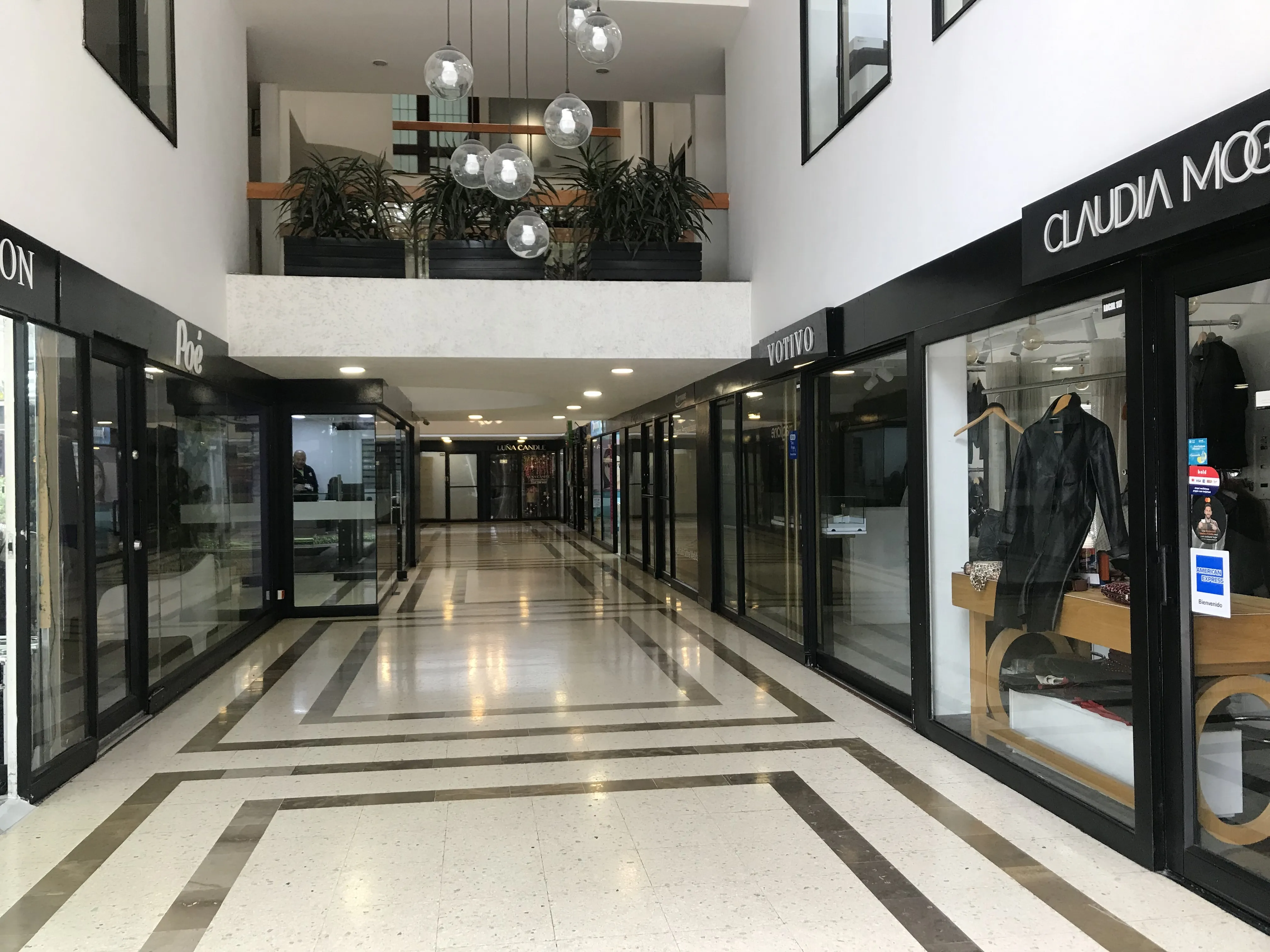 Local en Venta en UPZs de Bogotá, Bogotá, 15,4 m² — CREBI