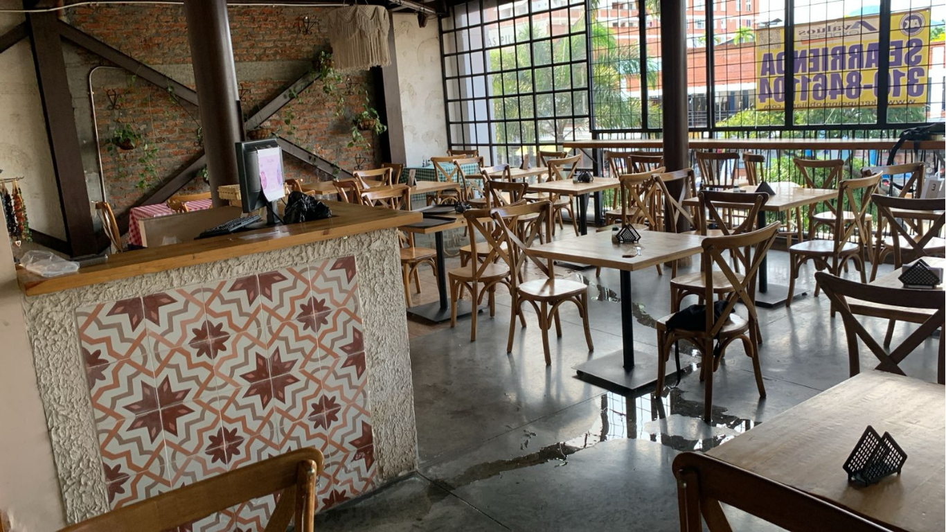 Local en Arriendo - Cuarto de Legua - Guadalupe, Calle 5, 240,0 m² (foto 3) — CREBI