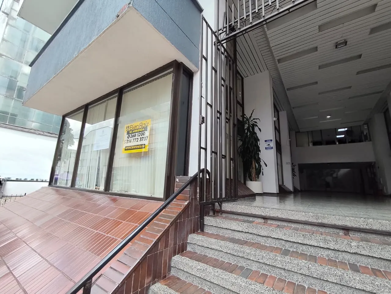 Local en Arriendo - Pereira, Pereira Carrera 8, 390,0 m² (foto 2) — CREBI