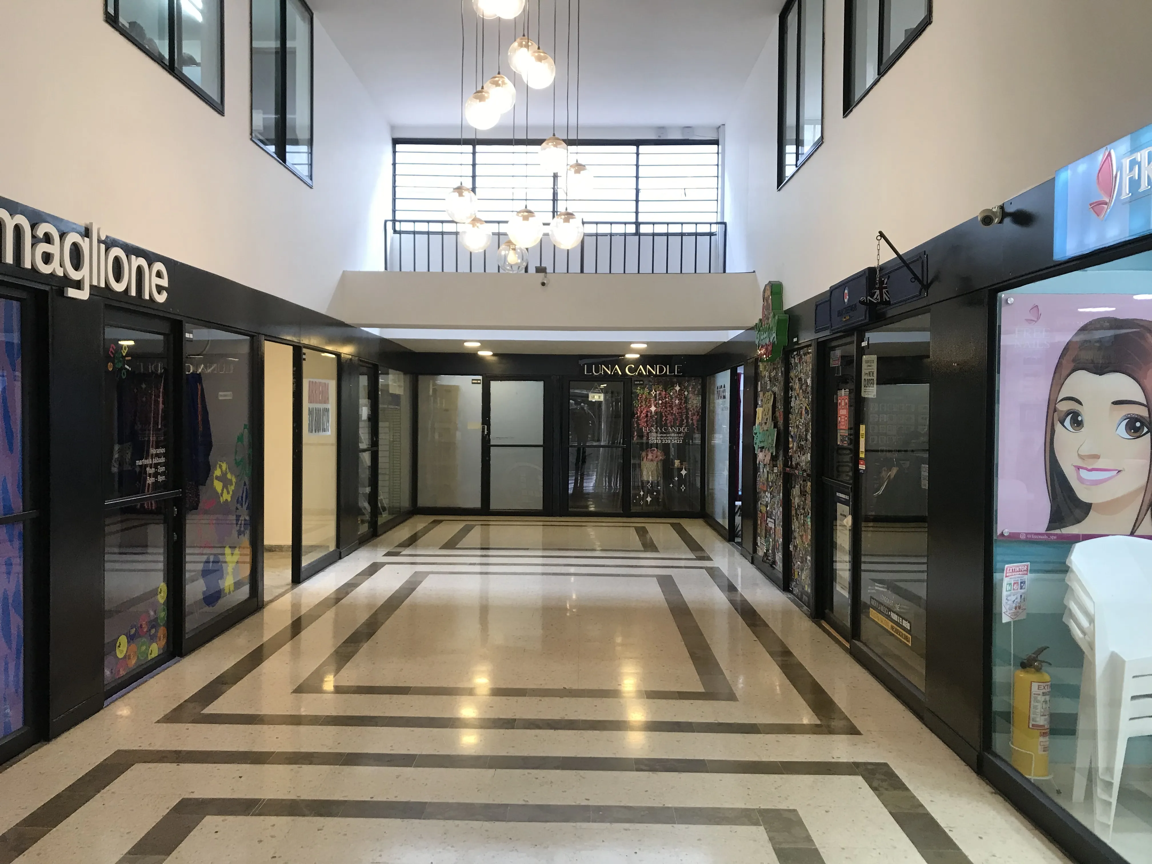 Local en Venta en UPZs de Bogotá, Bogotá, 15,4 m² (foto 2) — CREBI