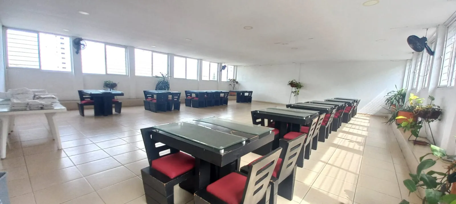 Edificio en Venta - Calle 10A Oeste, El Mortiñal, Comuna 19, Cali ciudad, Cali, Sur, Valle del Cauca, RAP Pacífico, 760101, Colombia, 200,0 m² (foto 2) — CREBI