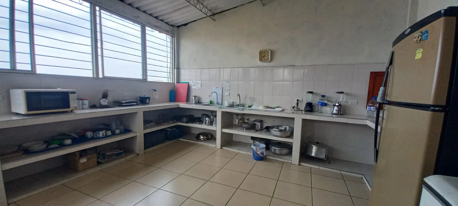 Edificio en Venta - Calle 10A Oeste, El Mortiñal, Comuna 19, Cali ciudad, Cali, Sur, Valle del Cauca, RAP Pacífico, 760101, Colombia, 200,0 m² (foto 3) — CREBI