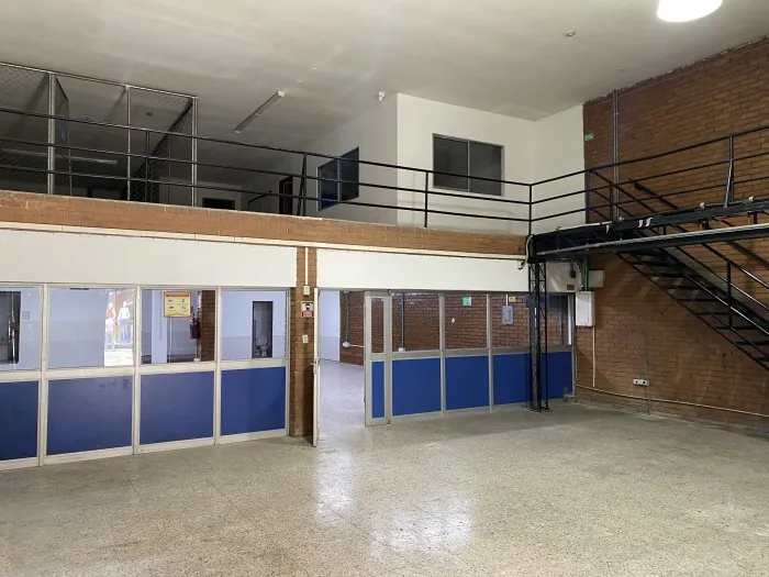 Bodega en Arriendo - Cali ciudad, San Pedro MIO, 460,0 m² (foto 3) — CREBI