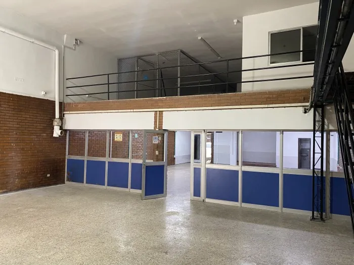Bodega en Arriendo - Cali ciudad, San Pedro MIO, 460,0 m² (foto 2) — CREBI