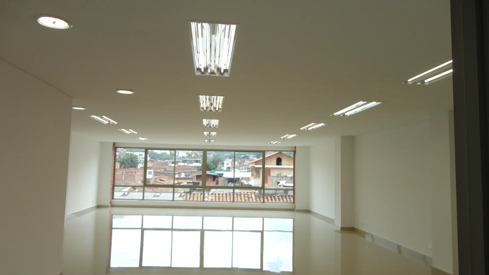 Edificio en Venta - Cali, Los Libertadores Carrera 19, 326,0 m² — CREBI