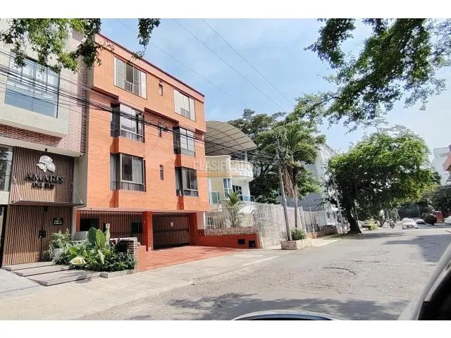 Multifamily en Venta - Cali, Ciudad Jardín Calle 14, 756,0 m² — CREBI