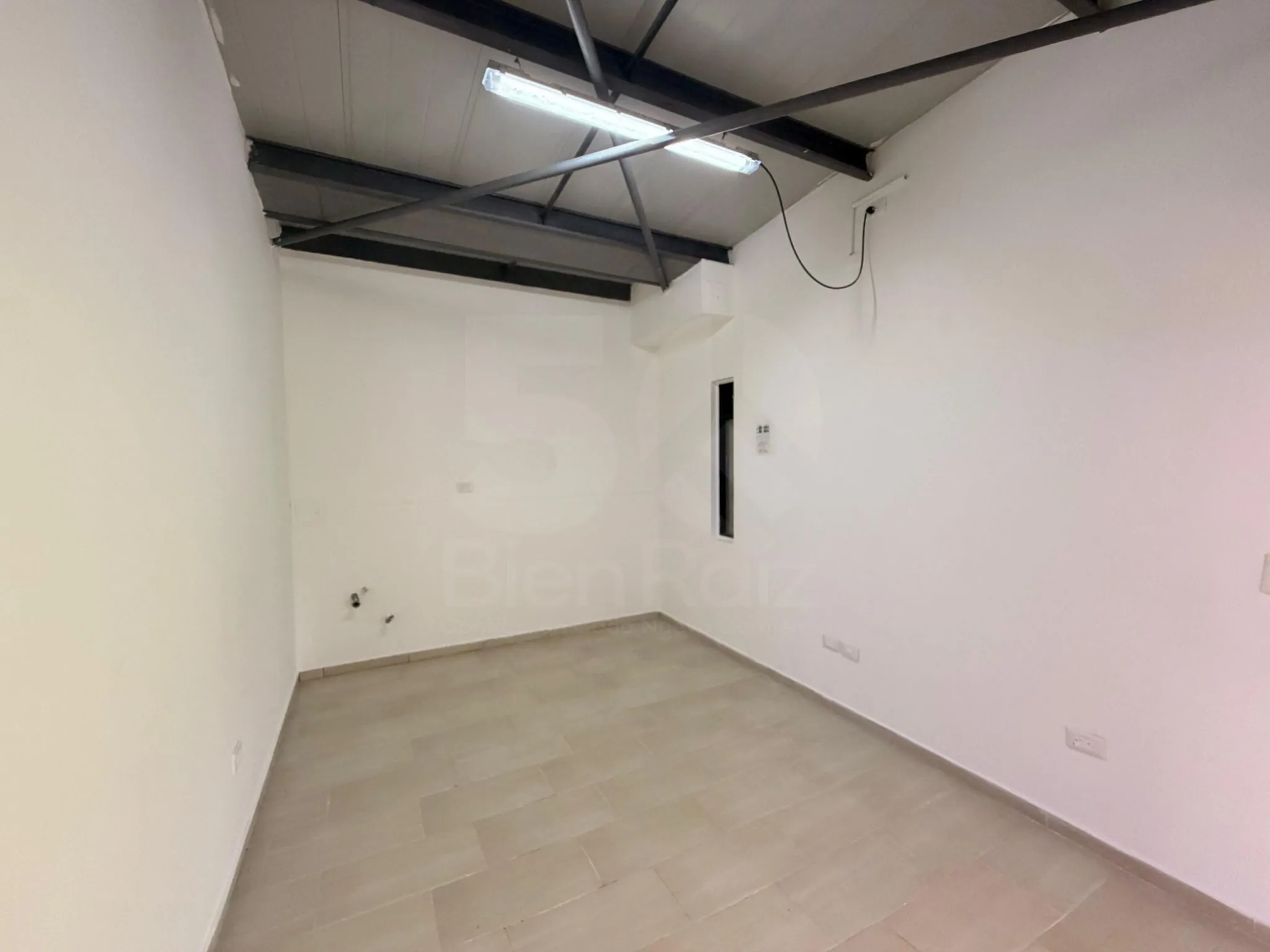 Local en Arriendo - AMCO, Area Metropolitana Centro Occidente, 15,0 m² (foto 5) — CREBI