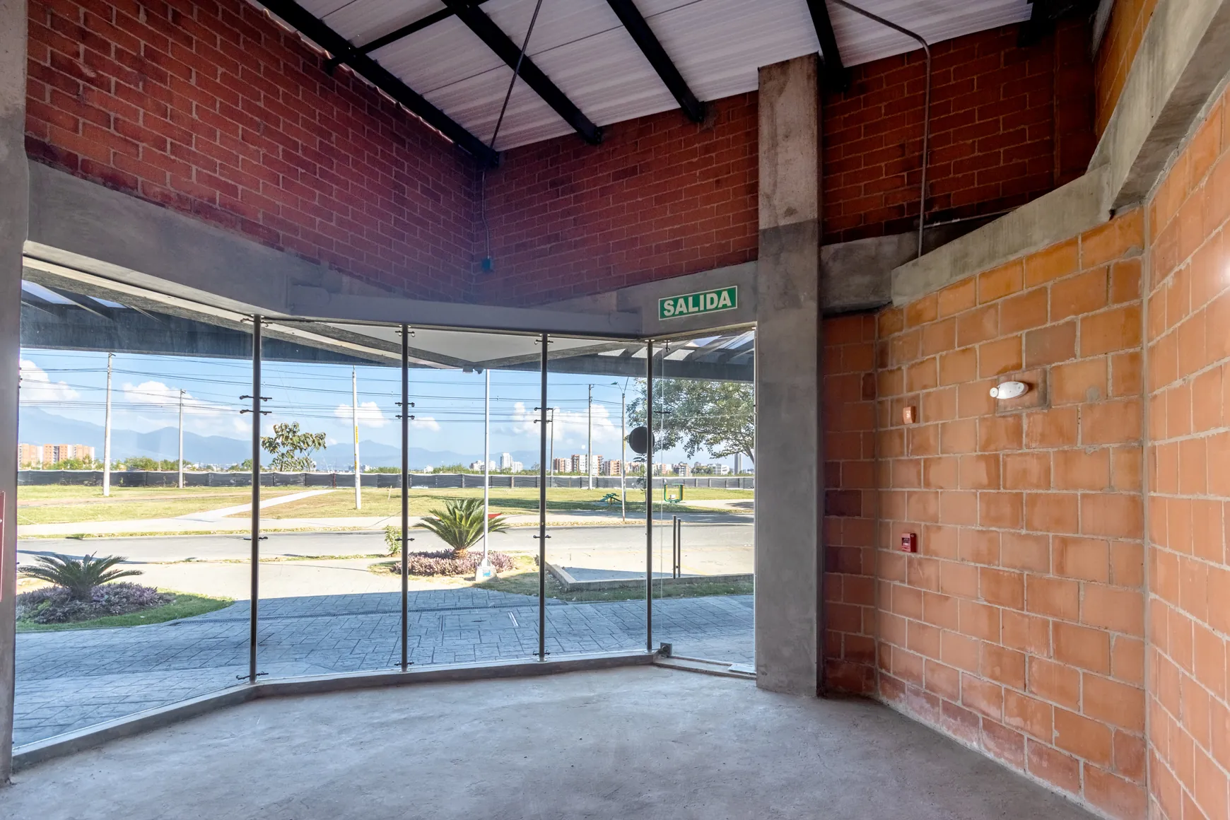 Local en Arriendo - Cali Carrera 107, 25,0 m² (foto 2) — CREBI