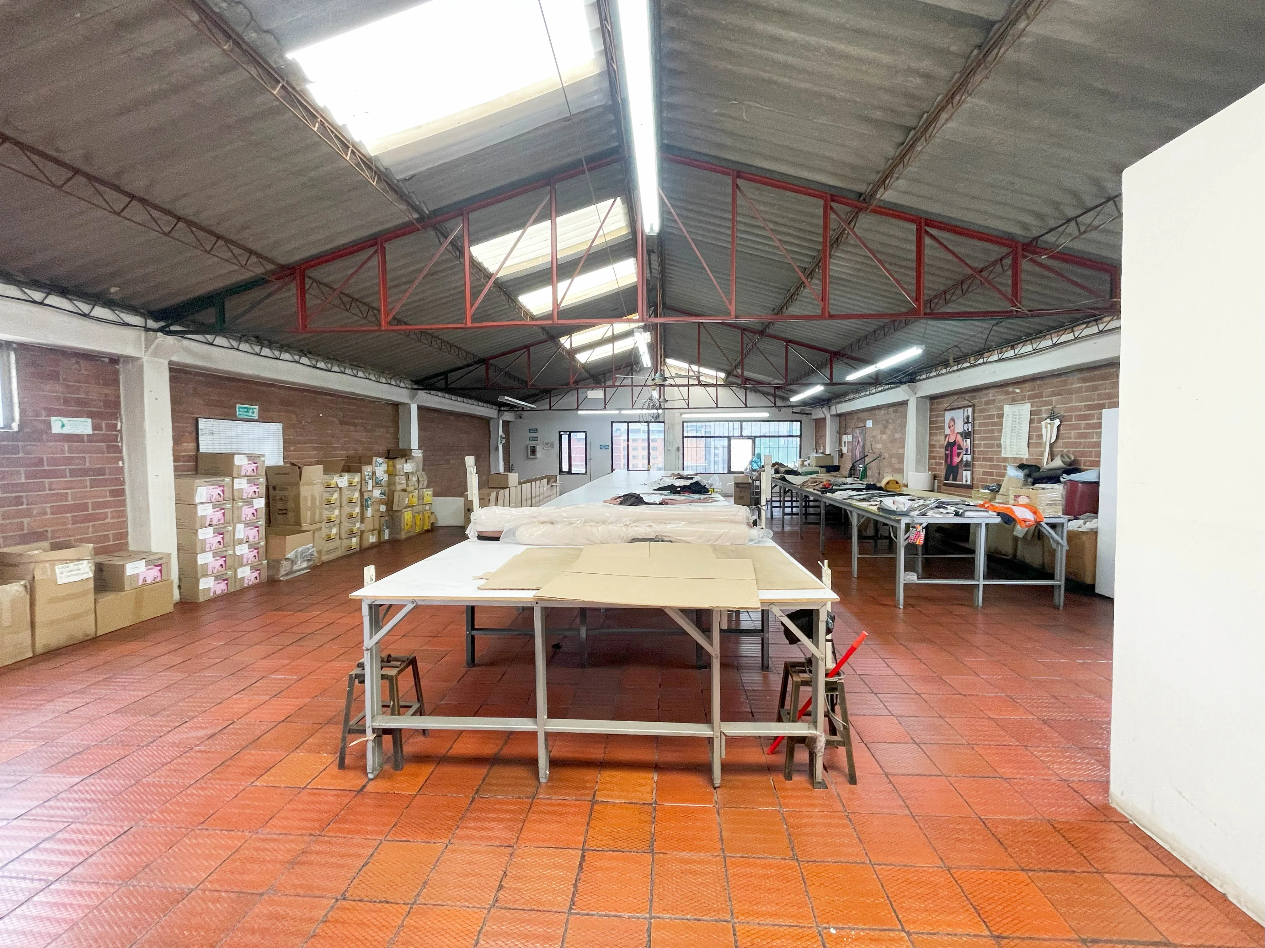Bodega en Venta en Carvajal, Bogotá ciudad, 300,0 m² (foto 3) — CREBI