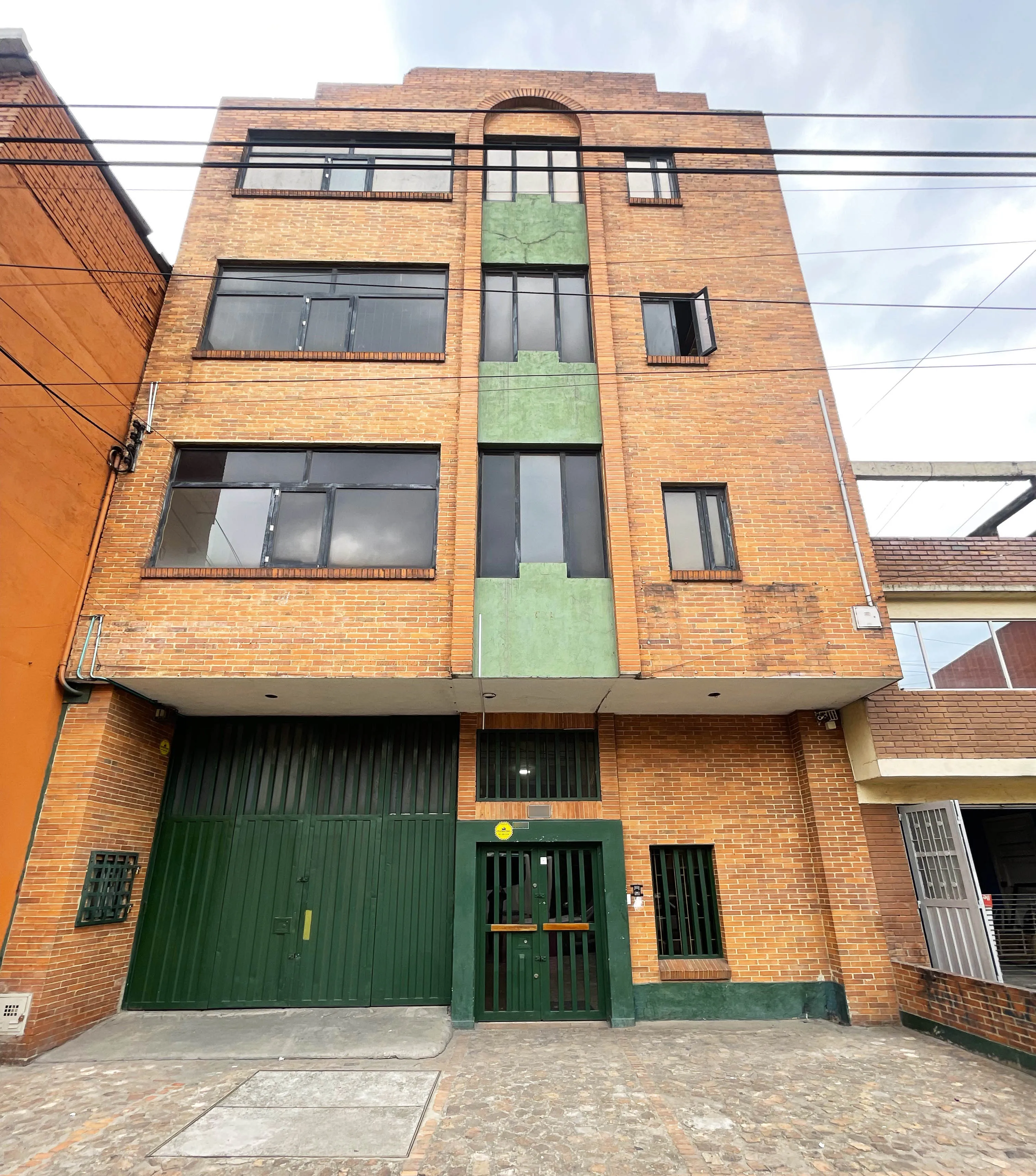 Bodega en Venta en Carvajal, Bogotá ciudad, 300,0 m² — CREBI