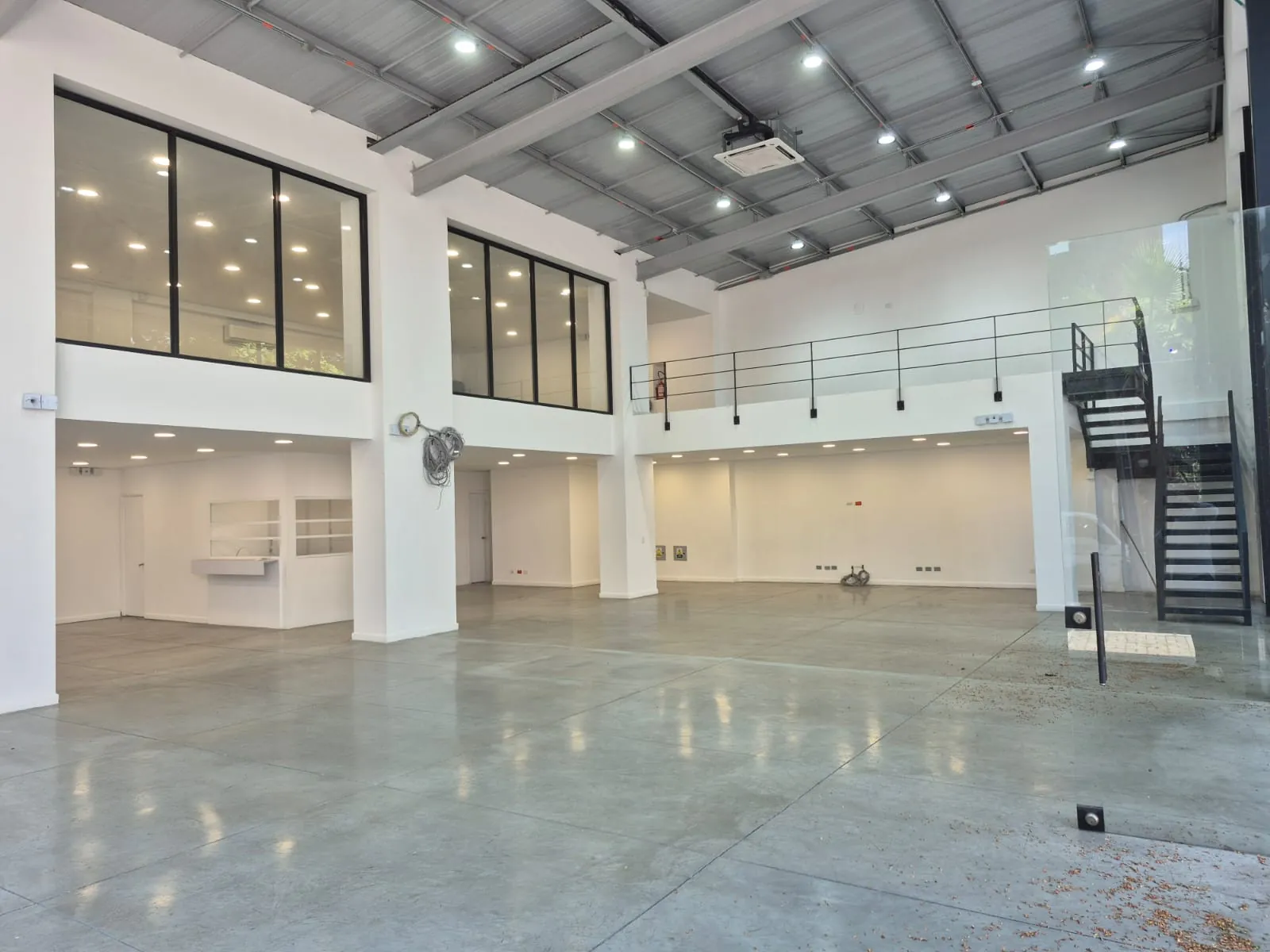 Local en Venta - Cali, Santa Mónica Recidencial Avenida 6 Bis Norte, 500,0 m² (foto 2) — CREBI