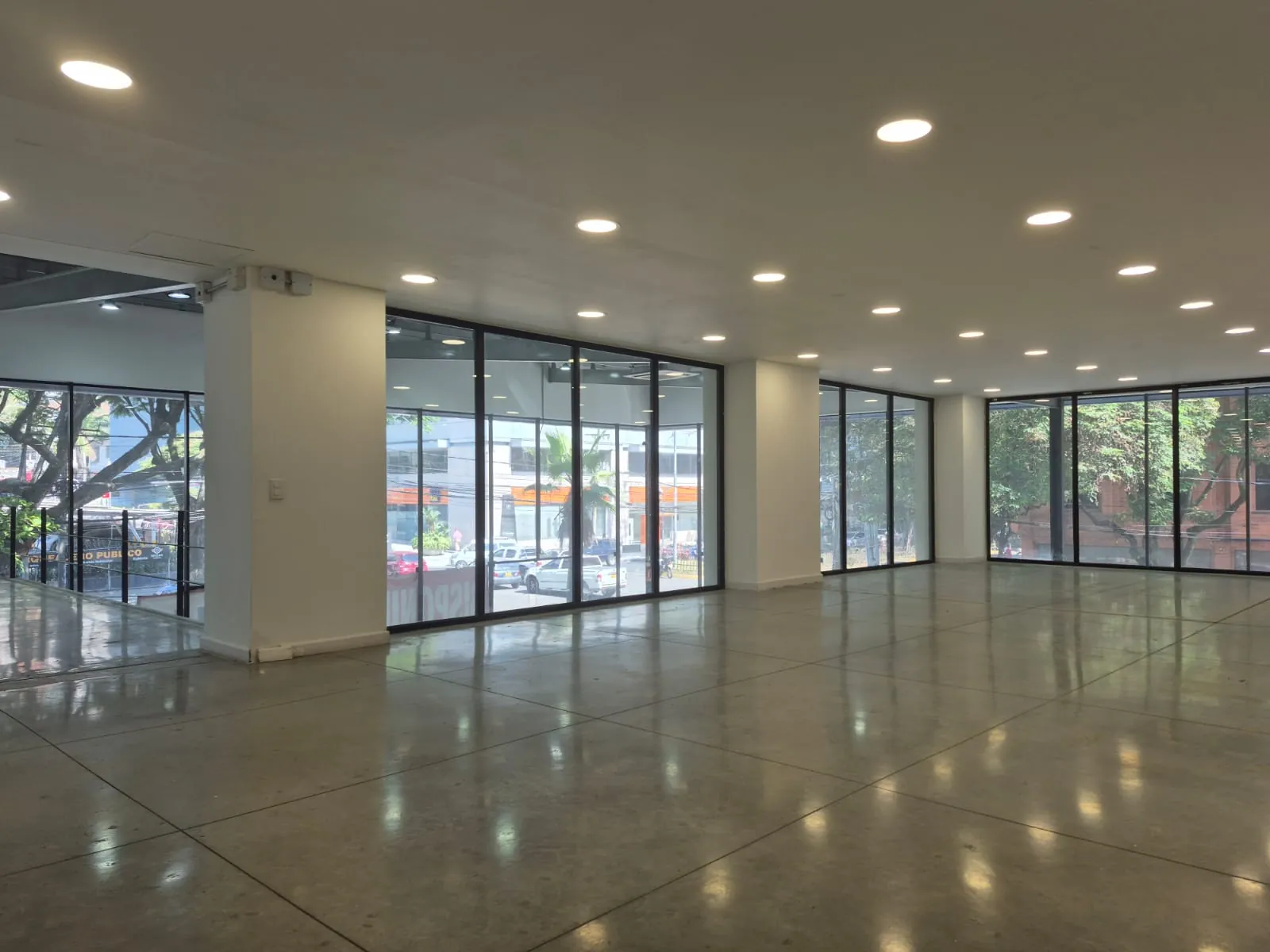 Local en Arriendo - Cali, Santa Mónica Recidencial Calle 26 Norte, 500,0 m² (foto 3) — CREBI