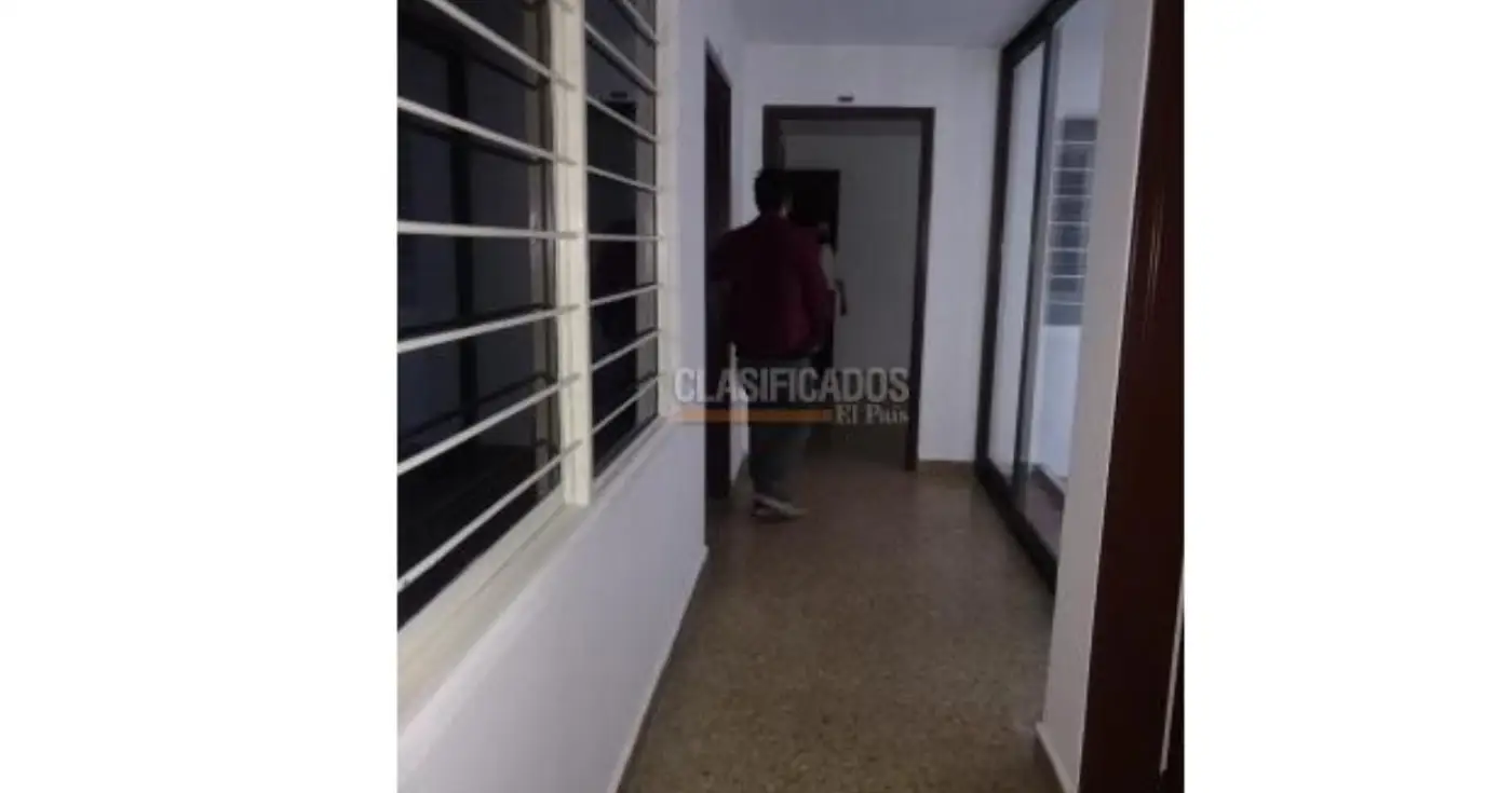 Oficina  en Arriendo - San Vicente, Calle 24 Norte, 220,0 m² (foto 3) — CREBI
