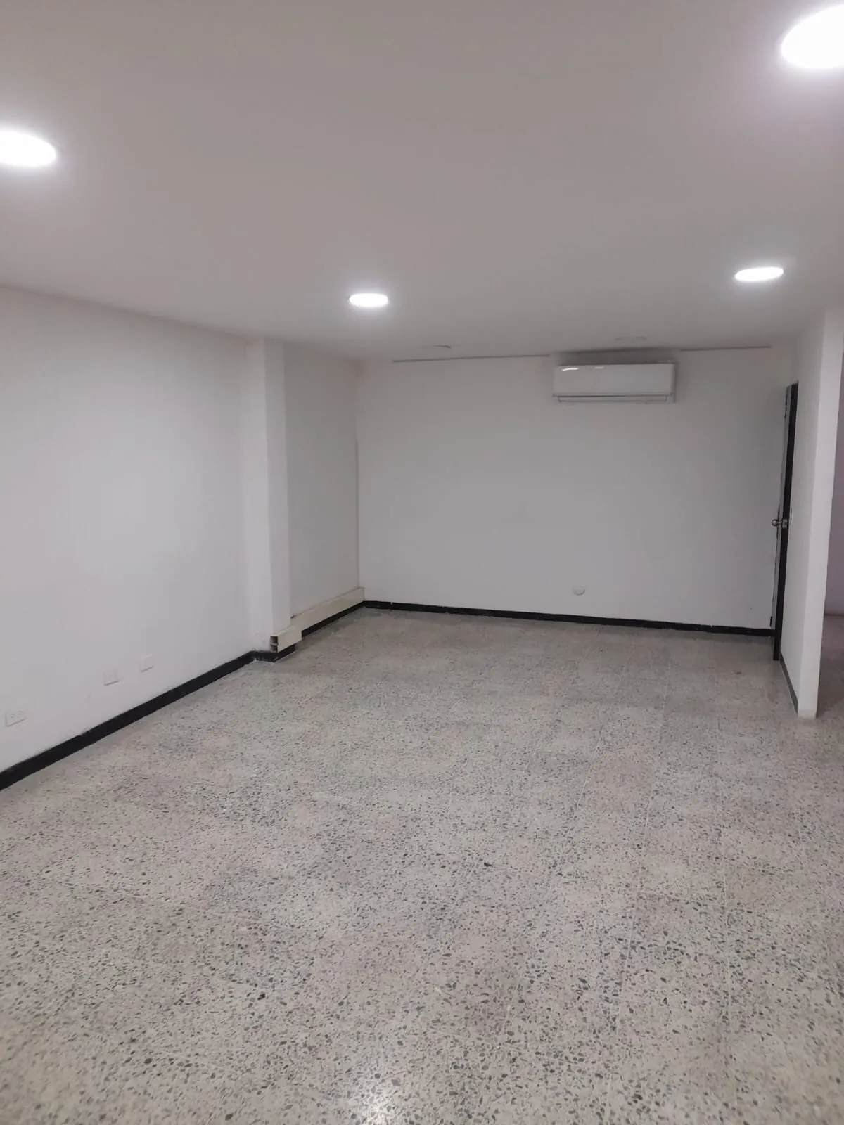 Oficina  en Venta - Cali, Granada Avenida 6 Norte, 64,14 m² (foto 9) — CREBI
