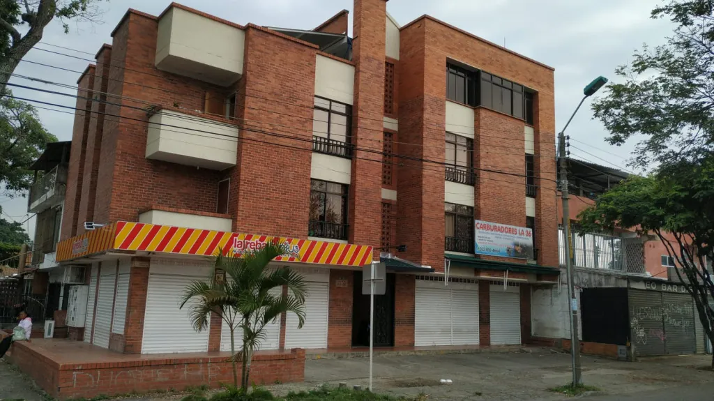 Edificio en Venta - Cali, Villa del Sur Carrera 26C, 240,0 m² — CREBI