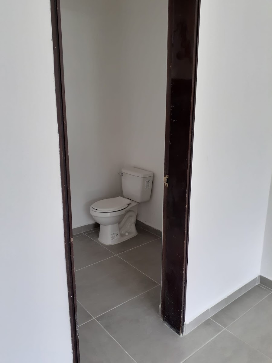 Local en Arriendo - Av 30 De Agosto, Pereira, 170,002 m² (foto 2) — CREBI