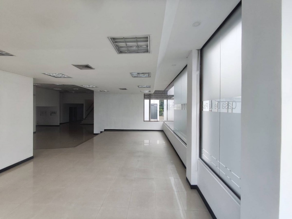 Local en Arriendo - Av 30 De Agosto, Pereira, 1571,002 m² (foto 9) — CREBI