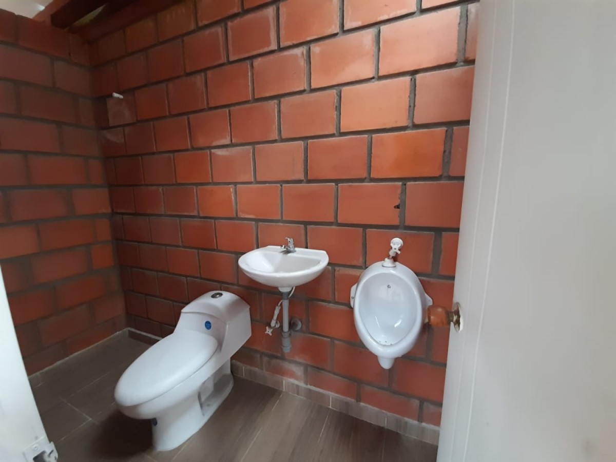 Local en Arriendo - Circunvalar, Pereira, 90,002 m² (foto 2) — CREBI