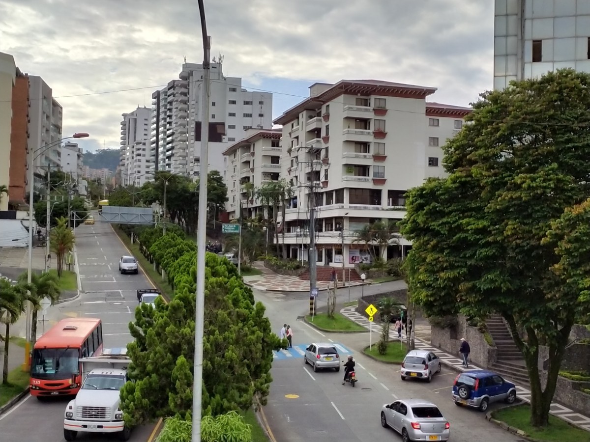 Local en Arriendo - Pinares, Pereira, 78,002 m² (foto 2) — CREBI