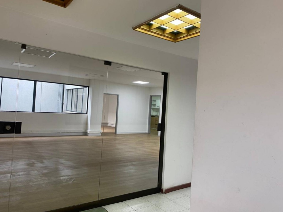Oficina  en Arriendo - Centro, Pereira, 86,002 m² (foto 6) — CREBI