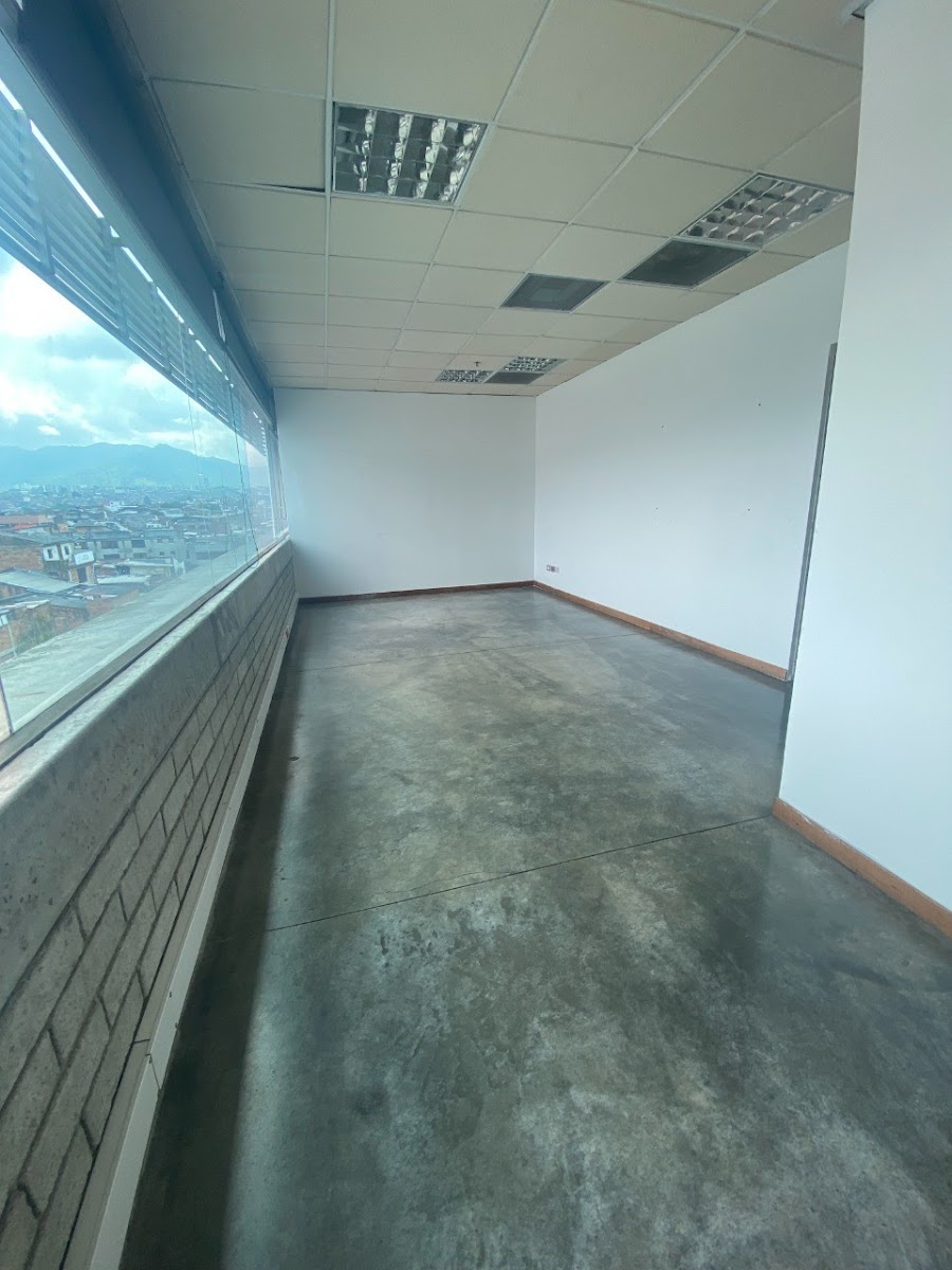 Oficina  en Arriendo - Centro, Pereira, 141,002 m² (foto 4) — CREBI