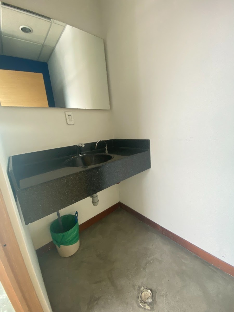 Oficina  en Arriendo - Centro, Pereira, 141,002 m² (foto 6) — CREBI