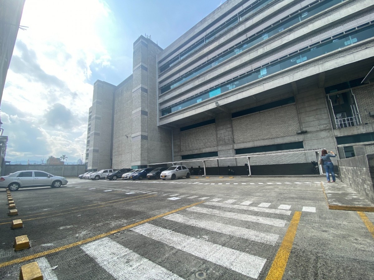 Oficina  en Arriendo - Centro, Pereira, 141,002 m² (foto 7) — CREBI