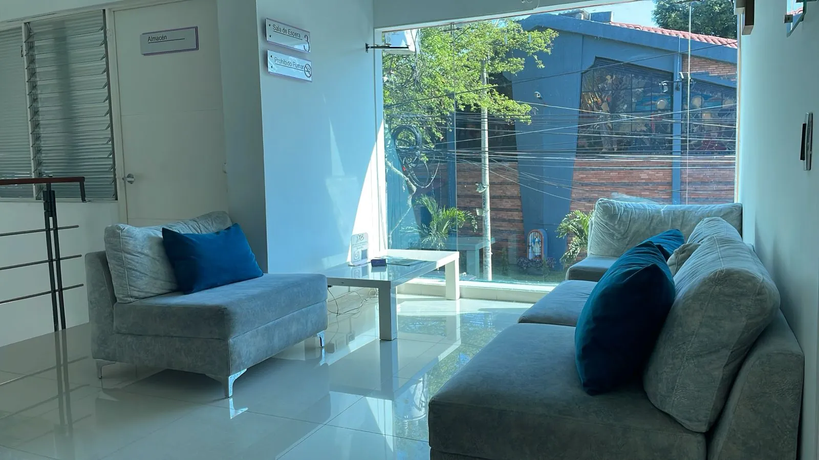 Consultorio en Arriendo en Unión de Vivienda Popular, Cali, 10,8 m² (foto 2) — CREBI