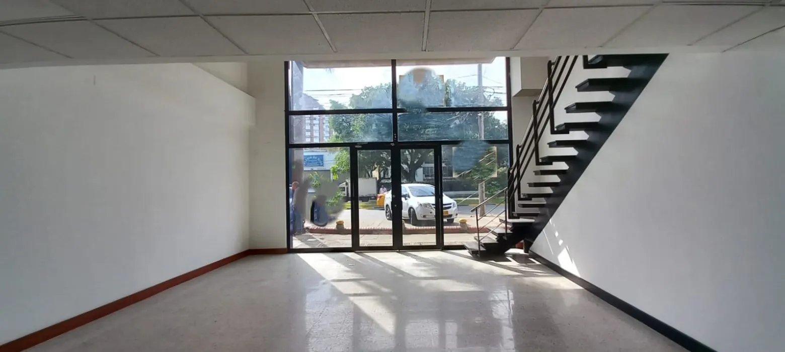 Local en Arriendo - Cali, Ciudad Capri Calle 13, 156,0 m² — CREBI