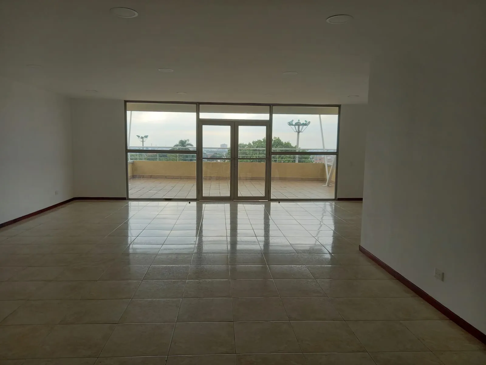 Edificio en Arriendo - Cali, Los Libertadores Carrera 19, 326,0 m² (foto 4) — CREBI