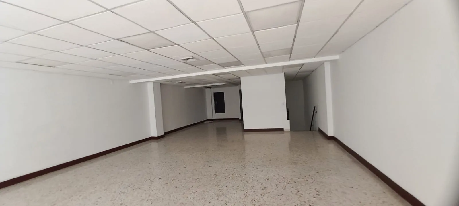 Local en Arriendo - Cali, Ciudad Capri Calle 13, 156,0 m² (foto 4) — CREBI