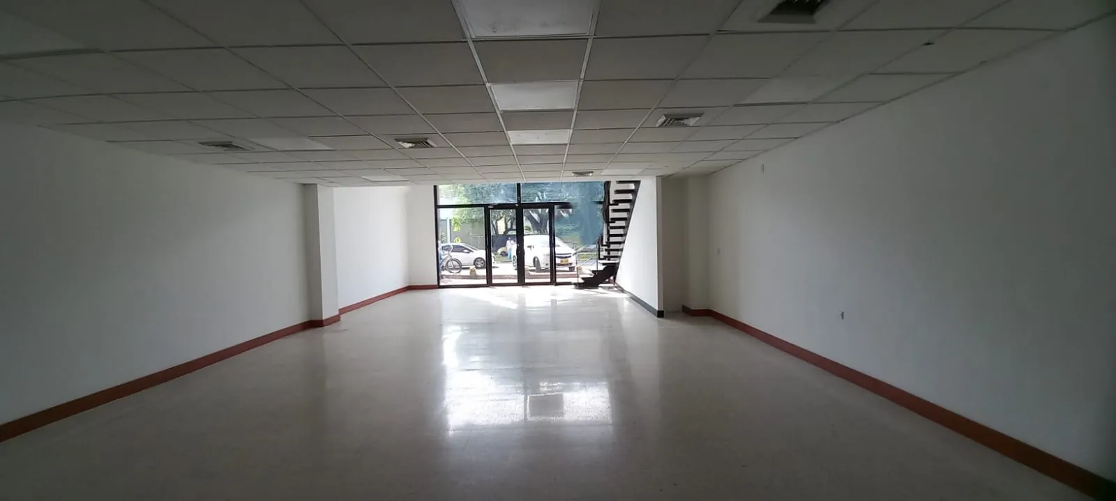 Local en Arriendo - Cali, Ciudad Capri Calle 13, 156,0 m² (foto 3) — CREBI