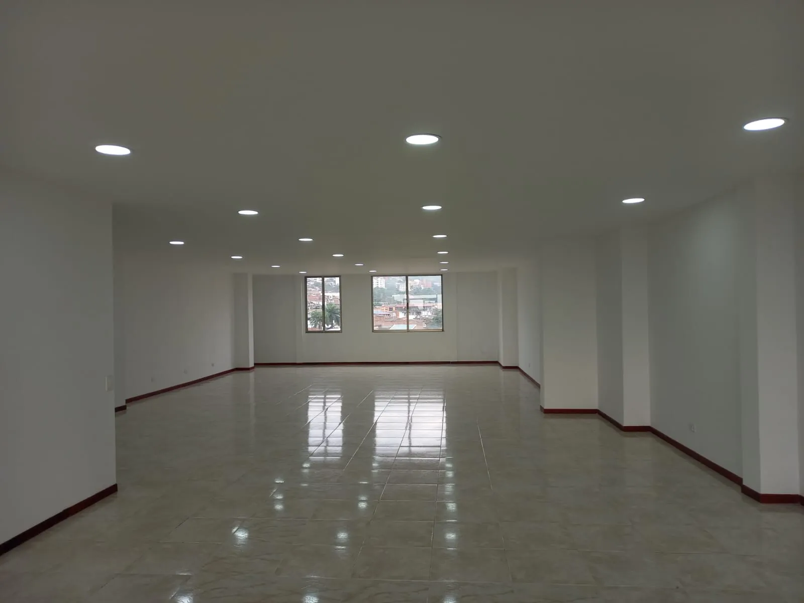 Edificio en Venta - Cali, Los Libertadores Carrera 19, 326,0 m² (foto 2) — CREBI