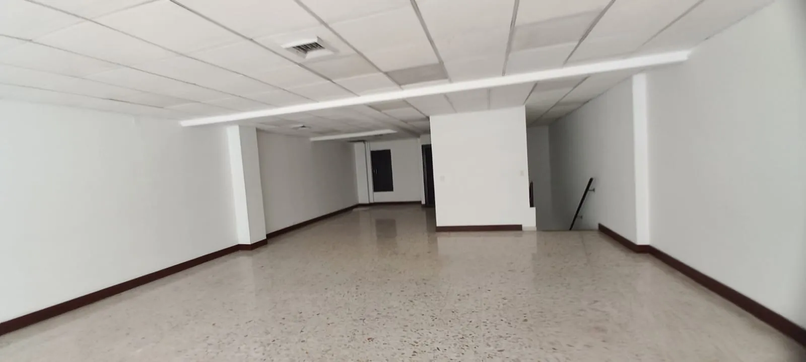 Local en Arriendo - Cali, Ciudad Capri Calle 13, 156,0 m² (foto 9) — CREBI