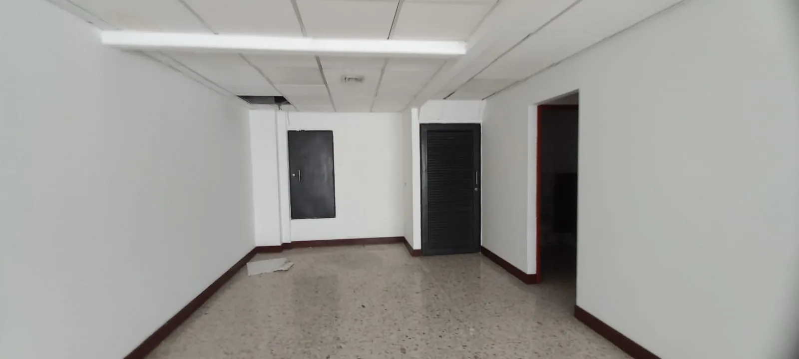 Local en Arriendo - Cali, Ciudad Capri Calle 13, 156,0 m² (foto 14) — CREBI