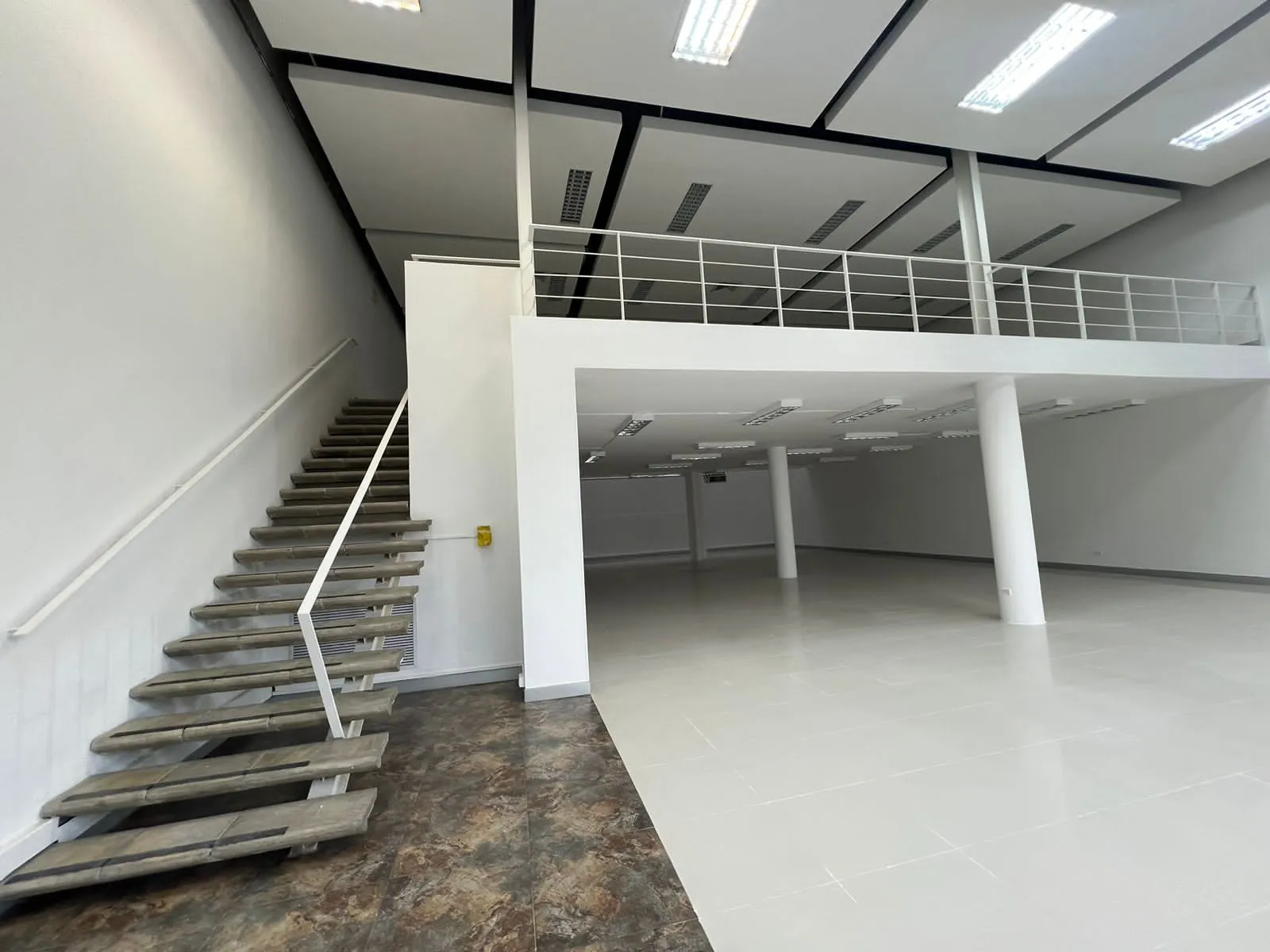 Local en Arriendo - Cali, La Flora Avenida 6 Norte, 300,0 m² (foto 2) — CREBI