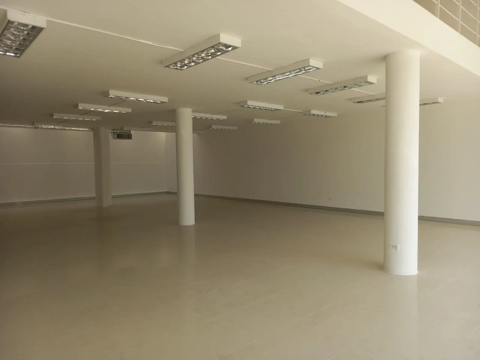 Local en Arriendo - Cali, La Flora Avenida 6 Norte, 300,0 m² (foto 32) — CREBI