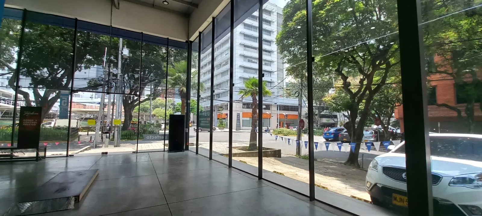 Local en Arriendo - Pichincha, Avenida 6A Norte, Santa Mónica Recidencial, Comuna 2, Cali ciudad, Cali, Sur, Valle del Cauca, RAP Pacífico, 760046, Colombia, 360,0 m² (foto 2) — CREBI