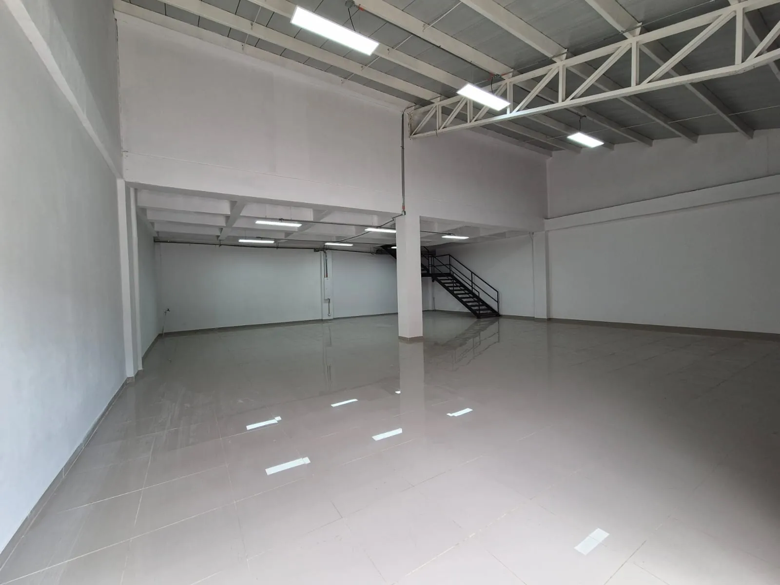 Local en Arriendo - Cali, Belisario Caicedo Calle 1, 200,0 m² — CREBI