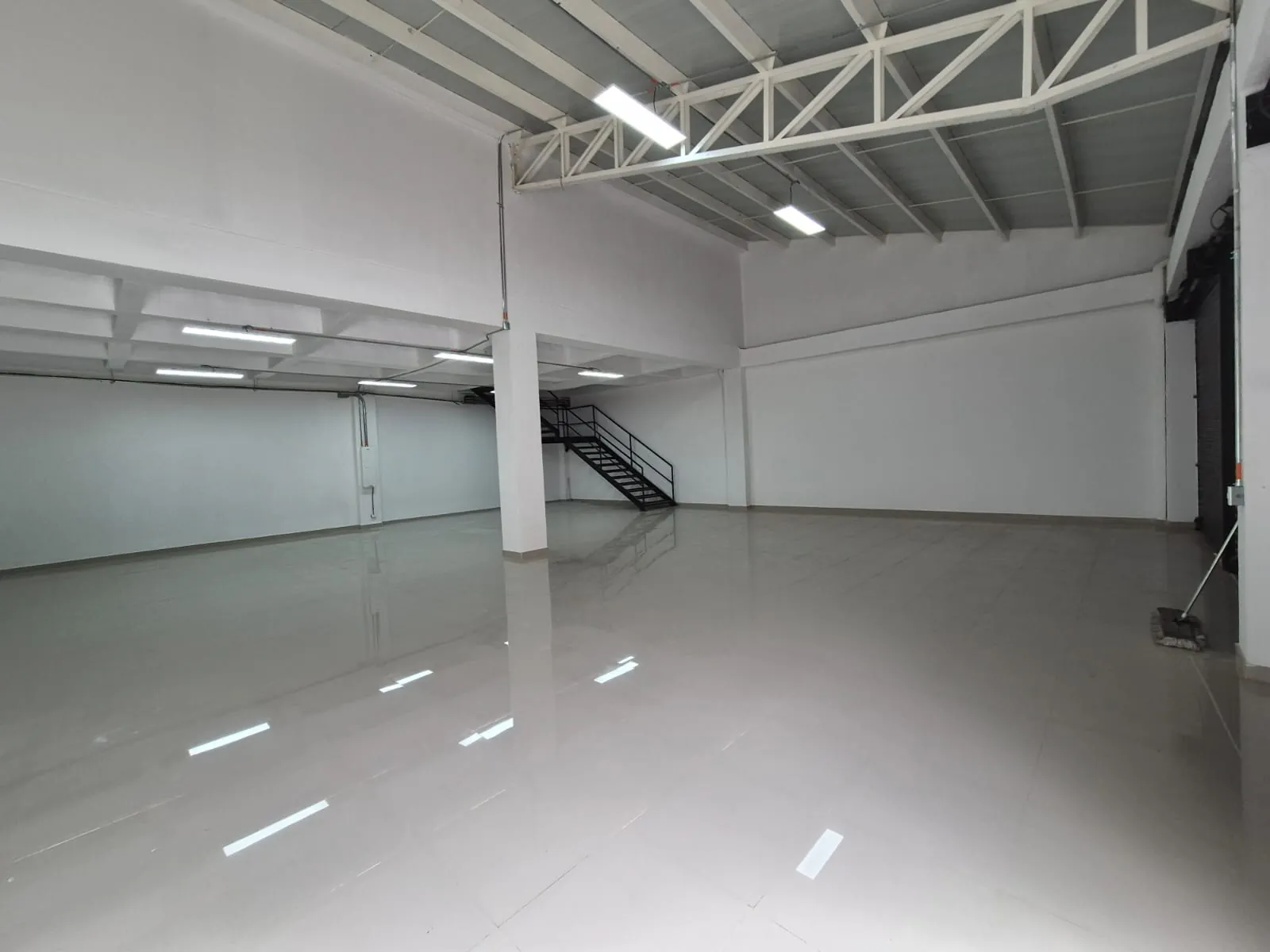 Local en Arriendo - Cali, Belisario Caicedo Calle 1, 200,0 m² (foto 3) — CREBI