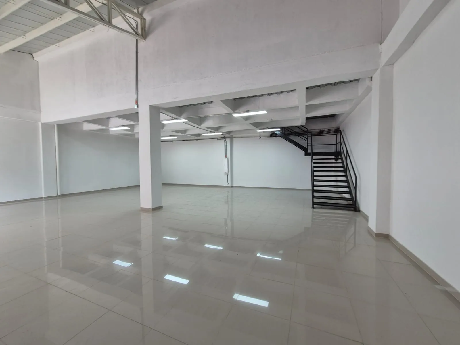 Local en Arriendo - Cali, Belisario Caicedo Calle 1, 200,0 m² (foto 5) — CREBI