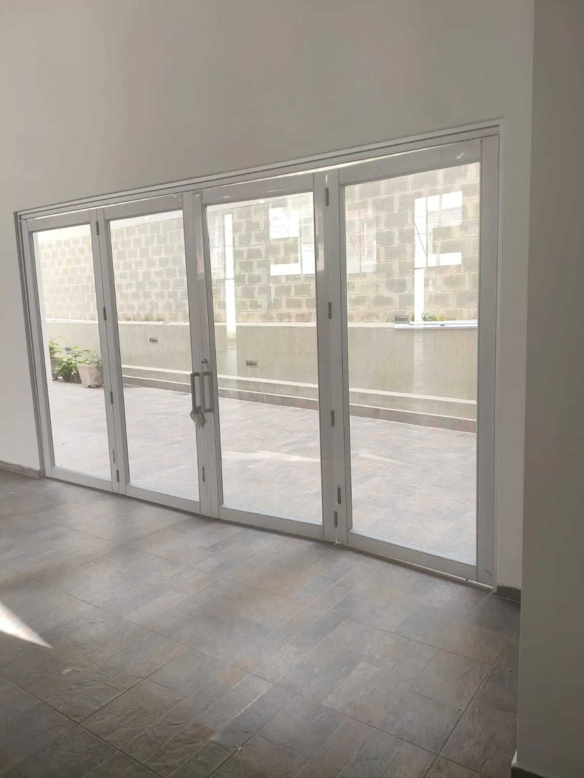 Local en Arriendo - Cali, El Bosque Avenida 8 Norte, 250,0 m² (foto 4) — CREBI