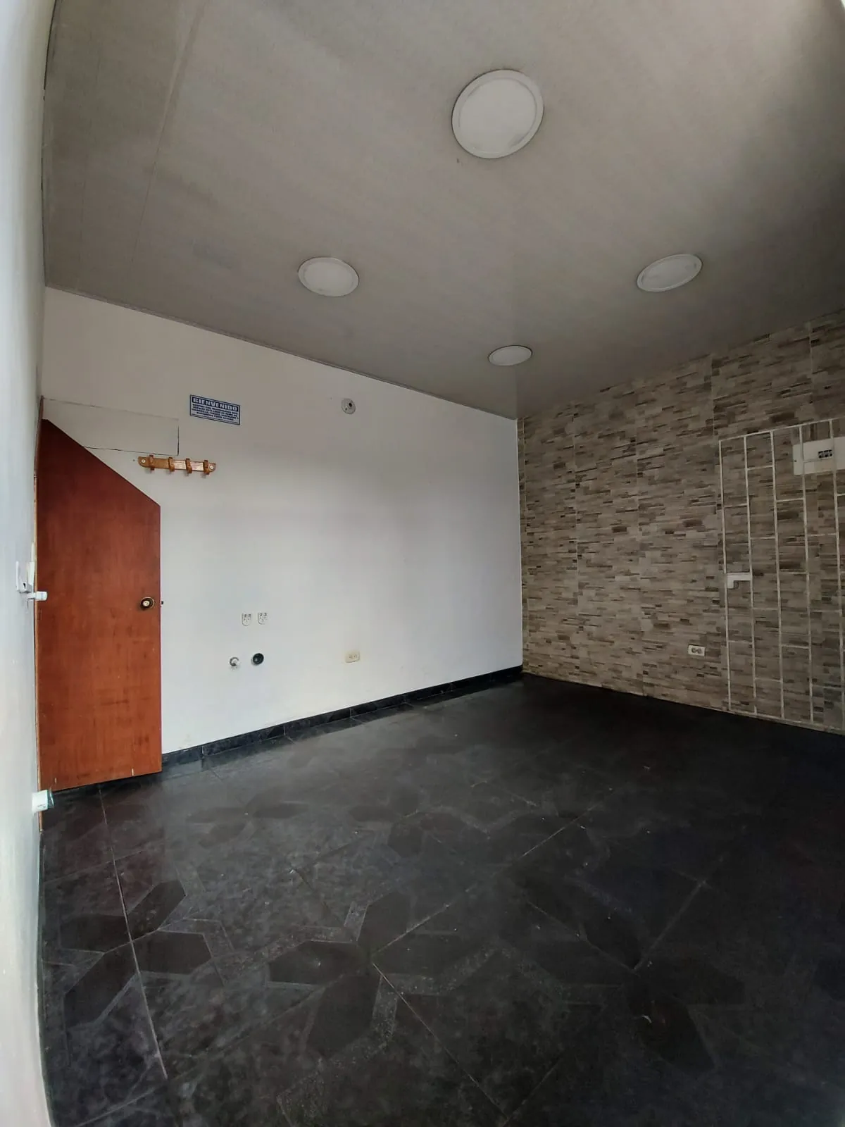 Local en Arriendo en UPZs de Bogotá, Bogotá ciudad, 12,0 m² — CREBI