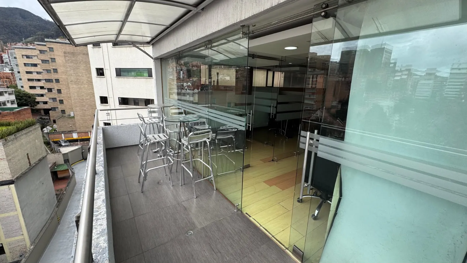 Oficina en Venta en Teusaquillo, Bogotá ciudad, 138,32 m² (foto 2) — CREBI