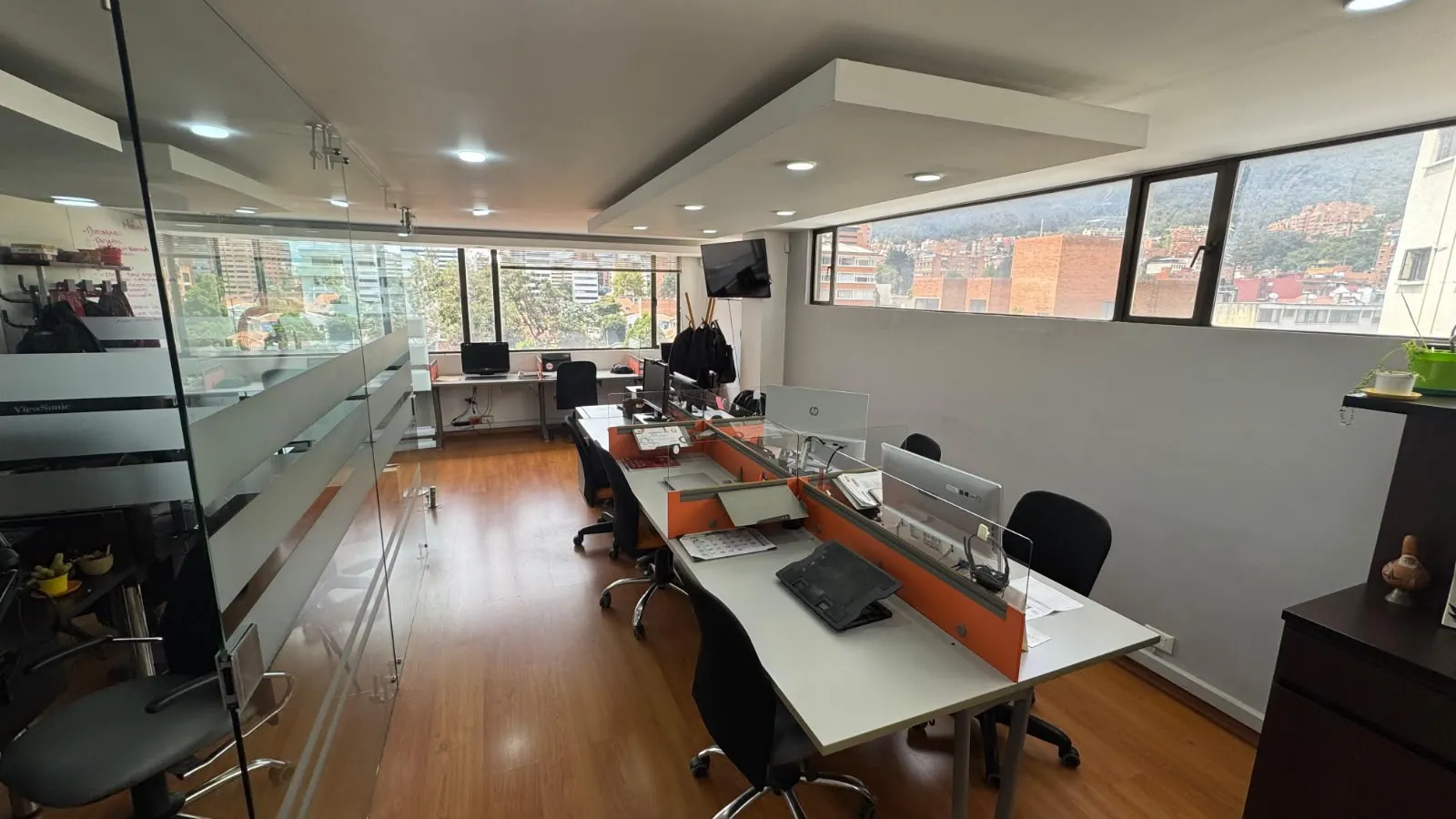 Oficina en Venta en Teusaquillo, Bogotá ciudad, 138,32 m² (foto 3) — CREBI